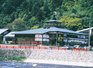 流しびなの館